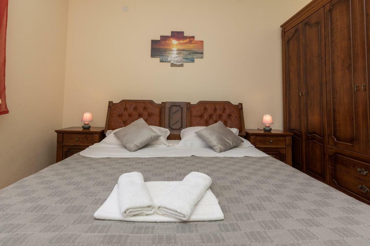 Apartman Mladenka Sukošan Zewnętrze zdjęcie